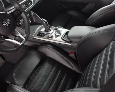 Красный Альфа Ромео Стелвио, объемом двигателя 2 л и пробегом 13 тыс. км за 32500 $, фото 30 на Automoto.ua