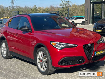 Альфа Ромео Стелвіо 2017 у Чернівцях на Automoto.ua Червоний Альфа Ромео Стелвіо, об'ємом двигуна 2 л та пробігом 103 тис. км за 22500 $, фото 1 на Automoto.ua