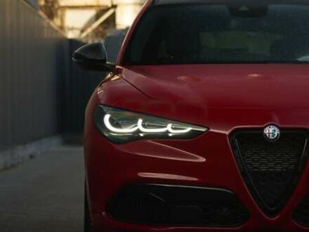 Червоний Альфа Ромео Стелвіо, об'ємом двигуна 2 л та пробігом 29 тис. км за 26666 $, фото 1 на Automoto.ua
