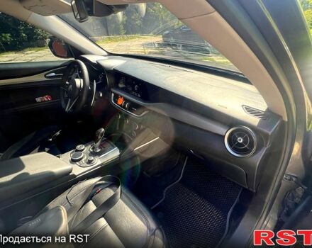 Альфа Ромео Стелвио 2017 в Харькове на Automoto.ua Серый Альфа Ромео Стелвио, объемом двигателя 2 л и пробегом 83 тыс. км за 22500 $, фото 9 на Automoto.ua