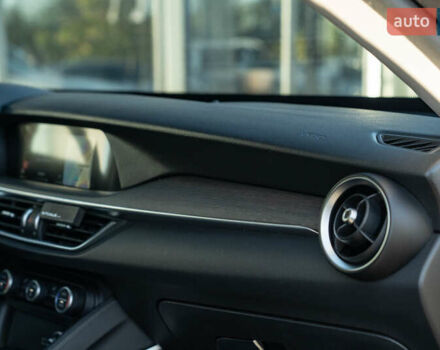 Серый Альфа Ромео Стелвио, объемом двигателя 2 л и пробегом 111 тыс. км за 20700 $, фото 30 на Automoto.ua