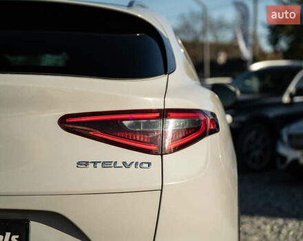 Серый Альфа Ромео Стелвио, объемом двигателя 2 л и пробегом 111 тыс. км за 20700 $, фото 7 на Automoto.ua