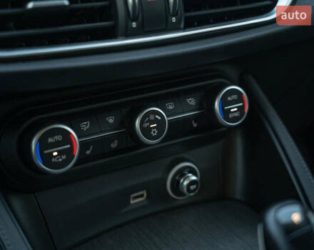 Серый Альфа Ромео Стелвио, объемом двигателя 2 л и пробегом 111 тыс. км за 20700 $, фото 27 на Automoto.ua