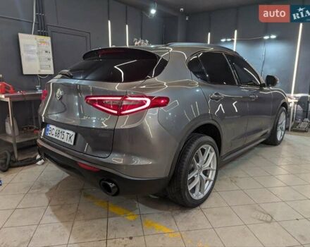 Сірий Альфа Ромео Стелвіо, об'ємом двигуна 2 л та пробігом 108 тис. км за 20700 $, фото 5 на Automoto.ua
