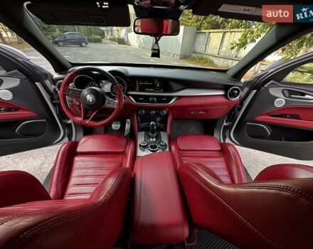 Альфа Ромео Стелвио 2018 в Киеве на Automoto.ua Серый Альфа Ромео Стелвио, объемом двигателя 2 л и пробегом 83 тыс. км за 31900 $, фото 17 на Automoto.ua