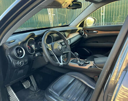 Альфа Ромео Стелвио 2018 в Киеве на Automoto.ua Серый Альфа Ромео Стелвио, объемом двигателя 2 л и пробегом 60 тыс. км за 22000 $, фото 5 на Automoto.ua