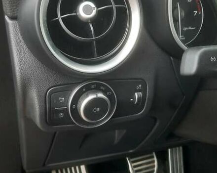 Серый Альфа Ромео Стелвио, объемом двигателя 2 л и пробегом 84 тыс. км за 17500 $, фото 20 на Automoto.ua