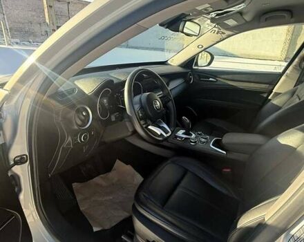 Серый Альфа Ромео Стелвио, объемом двигателя 2 л и пробегом 72 тыс. км за 24450 $, фото 10 на Automoto.ua