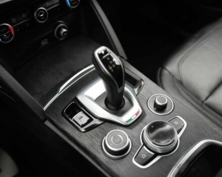 Серый Альфа Ромео Стелвио, объемом двигателя 2 л и пробегом 48 тыс. км за 12500 $, фото 9 на Automoto.ua