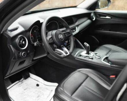 Серый Альфа Ромео Стелвио, объемом двигателя 2 л и пробегом 48 тыс. км за 12500 $, фото 7 на Automoto.ua