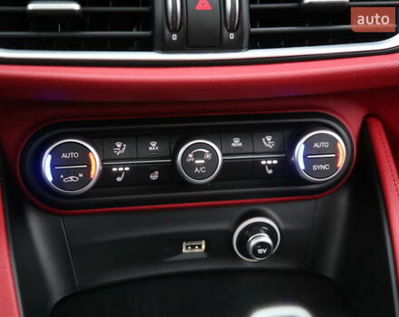 Серый Альфа Ромео Стелвио, объемом двигателя 2 л и пробегом 130 тыс. км за 22900 $, фото 21 на Automoto.ua