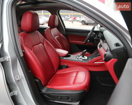 Серый Альфа Ромео Стелвио, объемом двигателя 2 л и пробегом 130 тыс. км за 22900 $, фото 11 на Automoto.ua