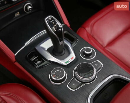 Серый Альфа Ромео Стелвио, объемом двигателя 2 л и пробегом 130 тыс. км за 22900 $, фото 22 на Automoto.ua