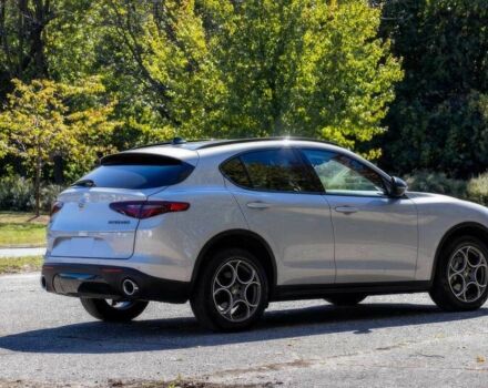 Серый Альфа Ромео Стелвио, объемом двигателя 2 л и пробегом 20 тыс. км за 18900 $, фото 4 на Automoto.ua