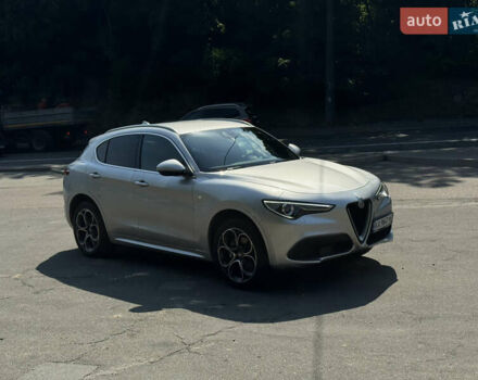 Серый Альфа Ромео Стелвио, объемом двигателя 2 л и пробегом 36 тыс. км за 31400 $, фото 4 на Automoto.ua