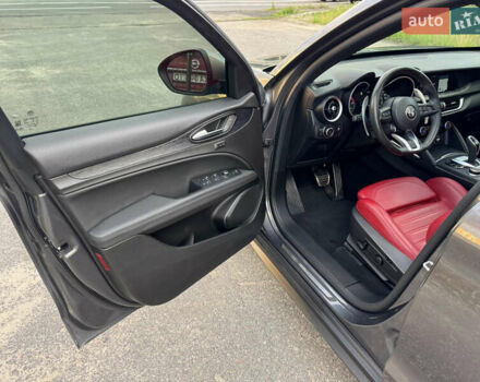 Серый Альфа Ромео Стелвио, объемом двигателя 2 л и пробегом 70 тыс. км за 27500 $, фото 14 на Automoto.ua