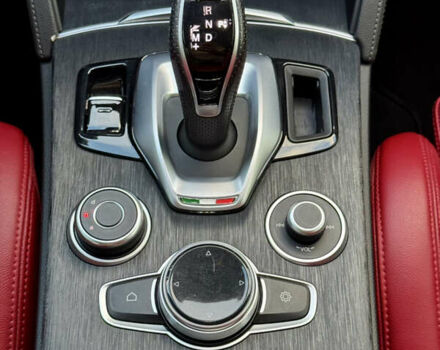 Серый Альфа Ромео Стелвио, объемом двигателя 2 л и пробегом 70 тыс. км за 27500 $, фото 61 на Automoto.ua