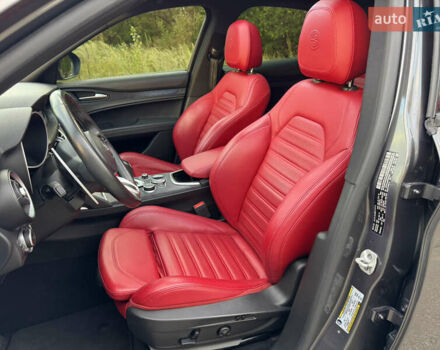 Серый Альфа Ромео Стелвио, объемом двигателя 2 л и пробегом 70 тыс. км за 27500 $, фото 19 на Automoto.ua