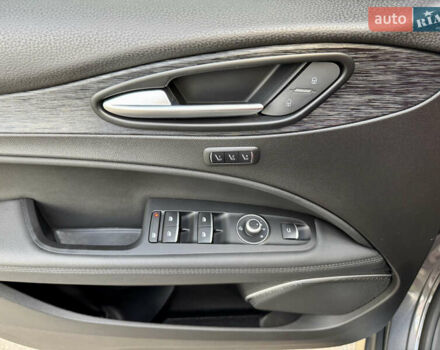 Серый Альфа Ромео Стелвио, объемом двигателя 2 л и пробегом 70 тыс. км за 27500 $, фото 22 на Automoto.ua