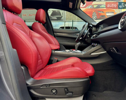 Серый Альфа Ромео Стелвио, объемом двигателя 2 л и пробегом 70 тыс. км за 27500 $, фото 48 на Automoto.ua