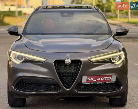 Серый Альфа Ромео Стелвио, объемом двигателя 2 л и пробегом 70 тыс. км за 27500 $, фото 81 на Automoto.ua