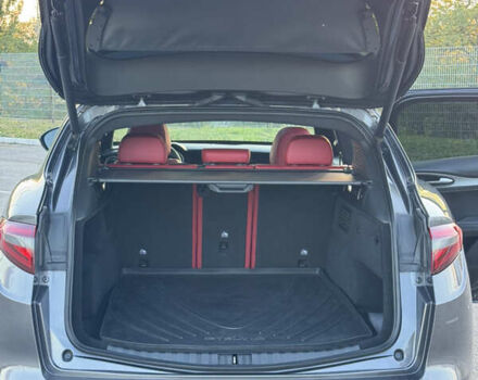 Серый Альфа Ромео Стелвио, объемом двигателя 2 л и пробегом 66 тыс. км за 30000 $, фото 11 на Automoto.ua