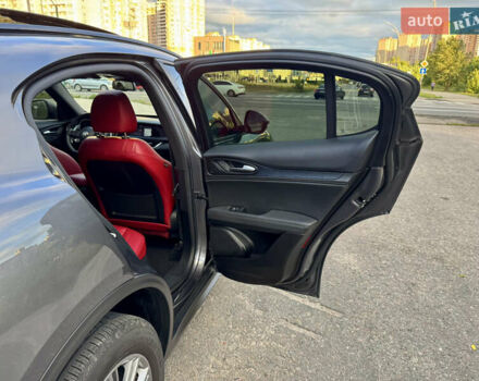 Серый Альфа Ромео Стелвио, объемом двигателя 2 л и пробегом 70 тыс. км за 27500 $, фото 33 на Automoto.ua