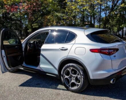 Серый Альфа Ромео Стелвио, объемом двигателя 2 л и пробегом 20 тыс. км за 18900 $, фото 3 на Automoto.ua