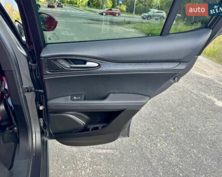 Серый Альфа Ромео Стелвио, объемом двигателя 2 л и пробегом 70 тыс. км за 27500 $, фото 34 на Automoto.ua