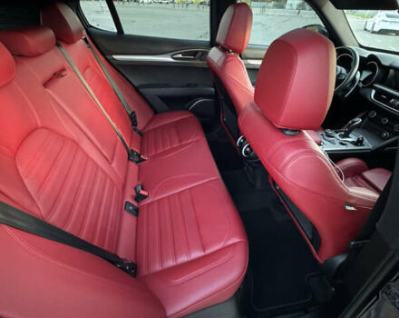 Серый Альфа Ромео Стелвио, объемом двигателя 2 л и пробегом 66 тыс. км за 30000 $, фото 9 на Automoto.ua