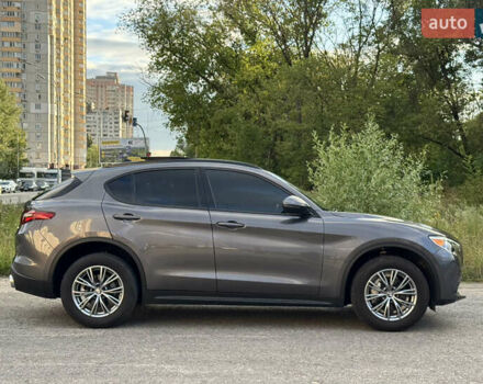 Серый Альфа Ромео Стелвио, объемом двигателя 2 л и пробегом 70 тыс. км за 27500 $, фото 6 на Automoto.ua