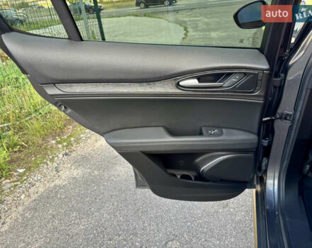 Серый Альфа Ромео Стелвио, объемом двигателя 2 л и пробегом 70 тыс. км за 27500 $, фото 25 на Automoto.ua