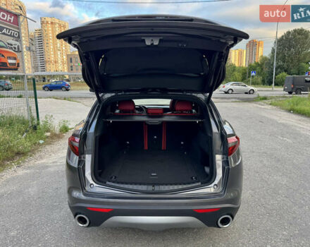 Серый Альфа Ромео Стелвио, объемом двигателя 2 л и пробегом 70 тыс. км за 27500 $, фото 71 на Automoto.ua