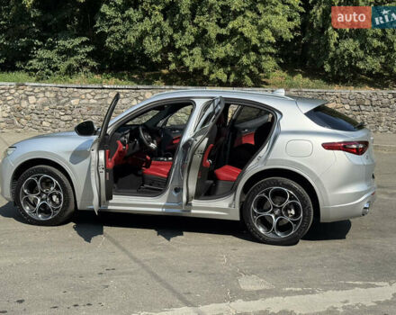 Серый Альфа Ромео Стелвио, объемом двигателя 2 л и пробегом 36 тыс. км за 31400 $, фото 13 на Automoto.ua