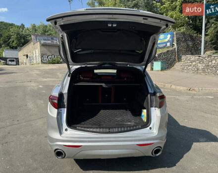 Серый Альфа Ромео Стелвио, объемом двигателя 2 л и пробегом 36 тыс. км за 31400 $, фото 11 на Automoto.ua