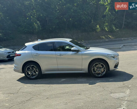 Серый Альфа Ромео Стелвио, объемом двигателя 2 л и пробегом 36 тыс. км за 31400 $, фото 5 на Automoto.ua