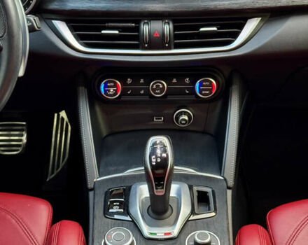 Серый Альфа Ромео Стелвио, объемом двигателя 2 л и пробегом 70 тыс. км за 27500 $, фото 58 на Automoto.ua