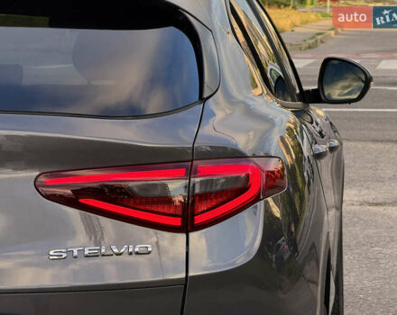 Серый Альфа Ромео Стелвио, объемом двигателя 2 л и пробегом 70 тыс. км за 27500 $, фото 102 на Automoto.ua