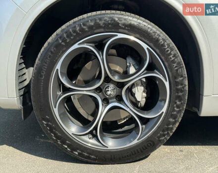 Сірий Альфа Ромео Стелвіо, об'ємом двигуна 2 л та пробігом 36 тис. км за 32900 $, фото 20 на Automoto.ua