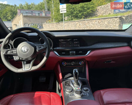 Серый Альфа Ромео Стелвио, объемом двигателя 2 л и пробегом 36 тыс. км за 31400 $, фото 29 на Automoto.ua