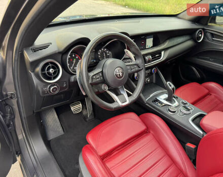 Серый Альфа Ромео Стелвио, объемом двигателя 2 л и пробегом 70 тыс. км за 27500 $, фото 16 на Automoto.ua