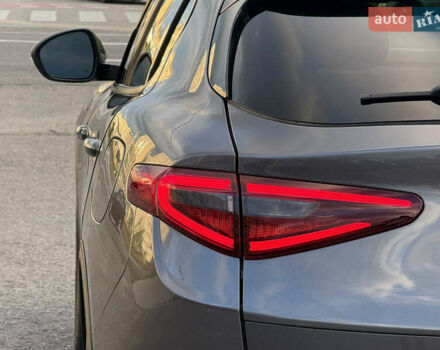 Серый Альфа Ромео Стелвио, объемом двигателя 2 л и пробегом 70 тыс. км за 27500 $, фото 95 на Automoto.ua