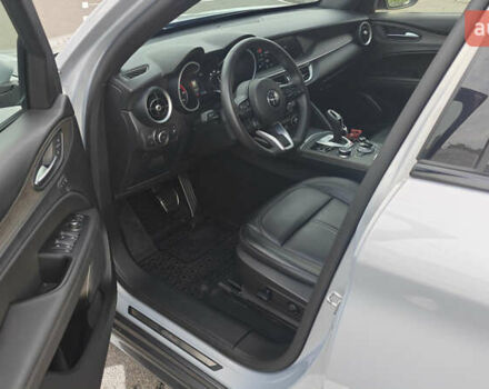 Серый Альфа Ромео Стелвио, объемом двигателя 2 л и пробегом 23 тыс. км за 25750 $, фото 14 на Automoto.ua