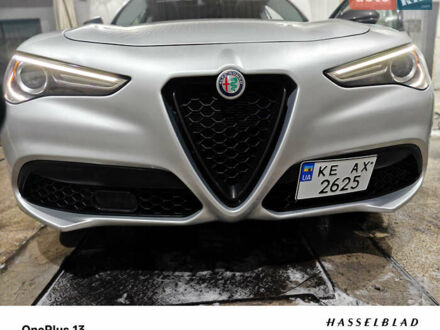 Сірий Альфа Ромео Стелвіо, об'ємом двигуна 2 л та пробігом 95 тис. км за 22800 $, фото 1 на Automoto.ua