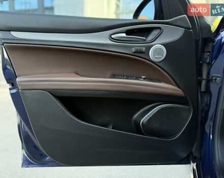 Синій Альфа Ромео Стелвіо, об'ємом двигуна 2 л та пробігом 145 тис. км за 18900 $, фото 27 на Automoto.ua