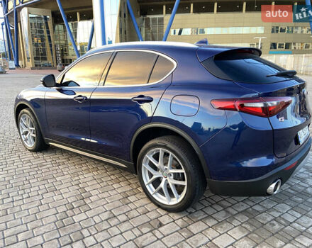 Синій Альфа Ромео Стелвіо, об'ємом двигуна 2 л та пробігом 135 тис. км за 22700 $, фото 4 на Automoto.ua