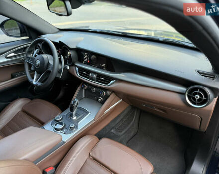 Синій Альфа Ромео Стелвіо, об'ємом двигуна 2 л та пробігом 145 тис. км за 18900 $, фото 63 на Automoto.ua