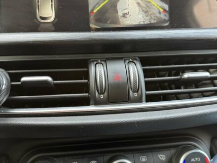 Зеленый Альфа Ромео Стелвио, объемом двигателя 2.14 л и пробегом 172 тыс. км за 27000 $, фото 1 на Automoto.ua