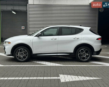 Белый Альфа Ромео Tonale, объемом двигателя 1.3 л и пробегом 10 тыс. км за 30500 $, фото 1 на Automoto.ua