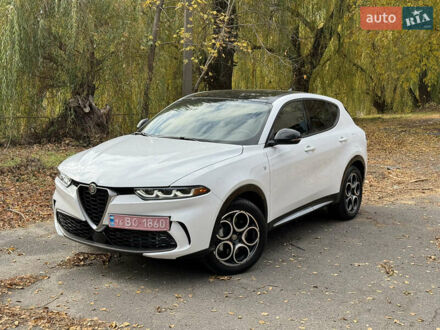 Альфа Ромео Tonale 2023 у Києві на Automoto.ua Білий Альфа Ромео Tonale, об'ємом двигуна 1.3 л та пробігом 5 тис. км за 35700 $, фото 1 на Automoto.ua